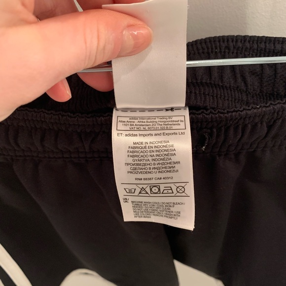 Adidas low rise 3 striped shorts size xs - Picture 4 of 4